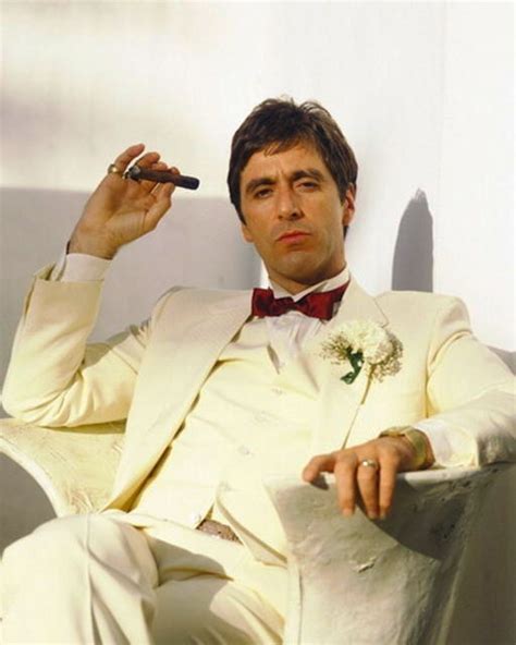 What's Tony Montana (Pacino) wearing in this 